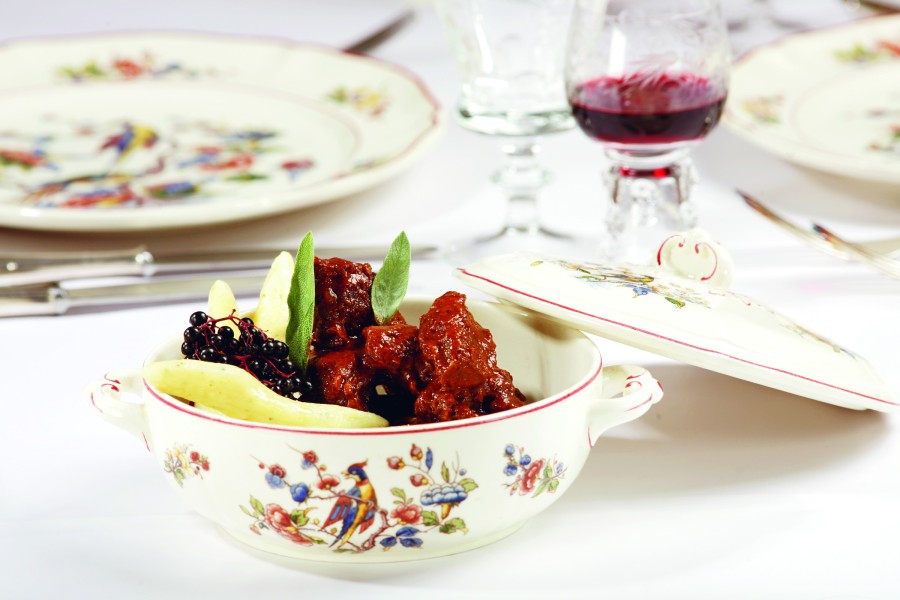 Hirschrückenfilet mit Zimtessig-Rotkohl und Rotwein Essig